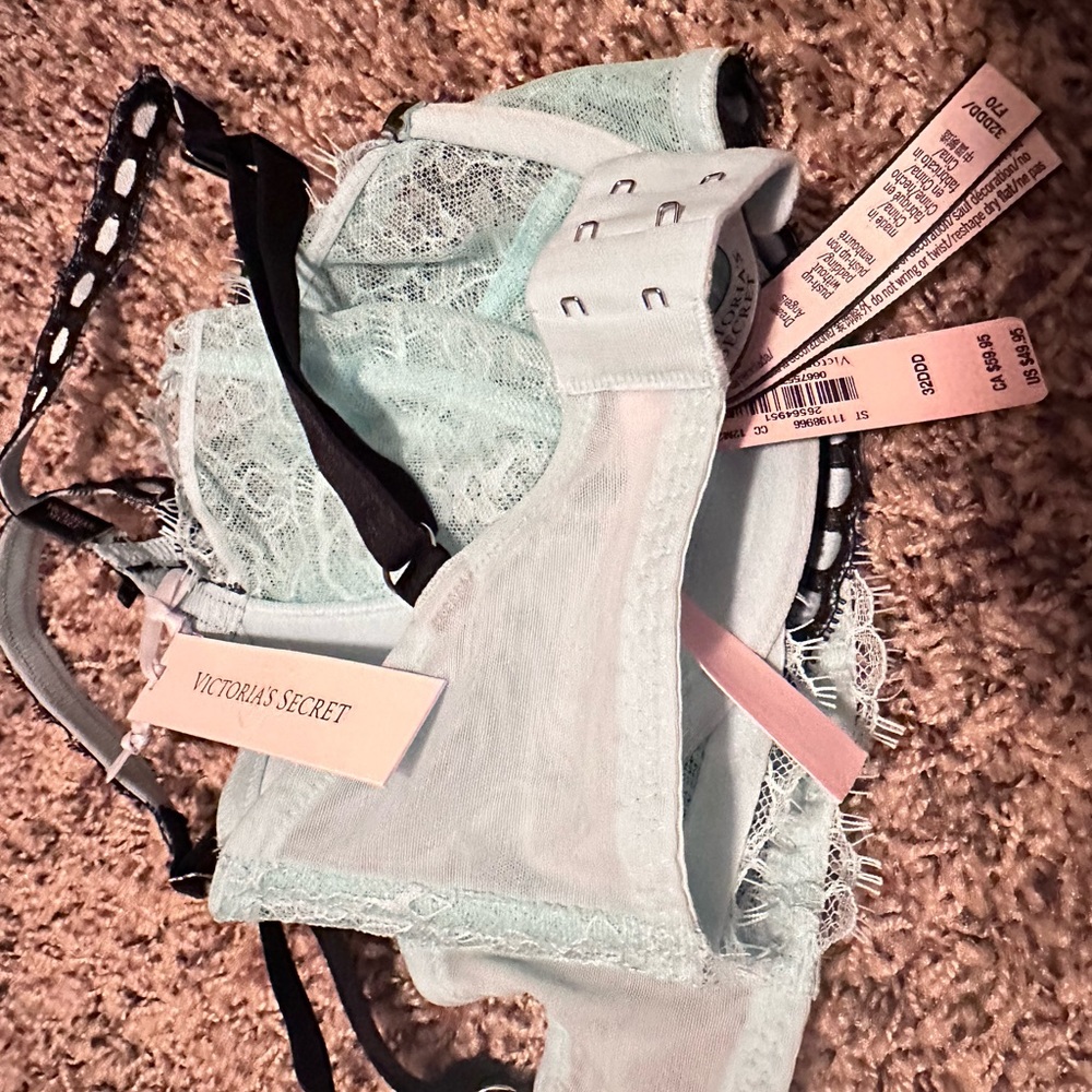 Victoria secret 32ddd bra.. lace…
